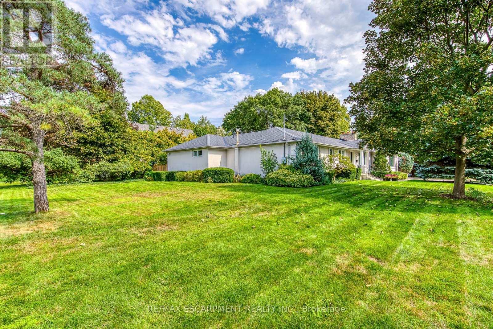 281 Pinehurst Drive Property Photo 2