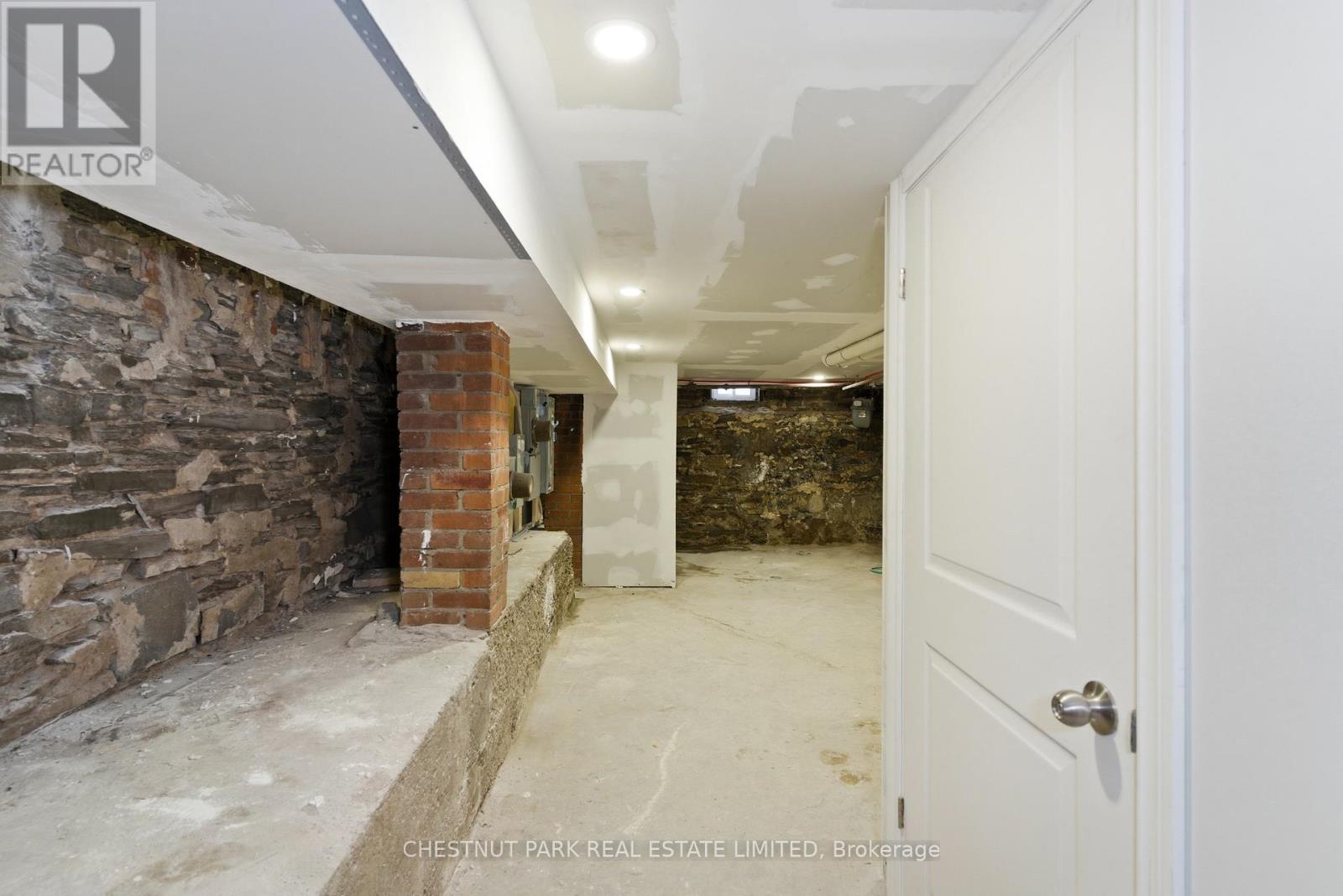 41 Roncesvalles Avenue Property Photo 30