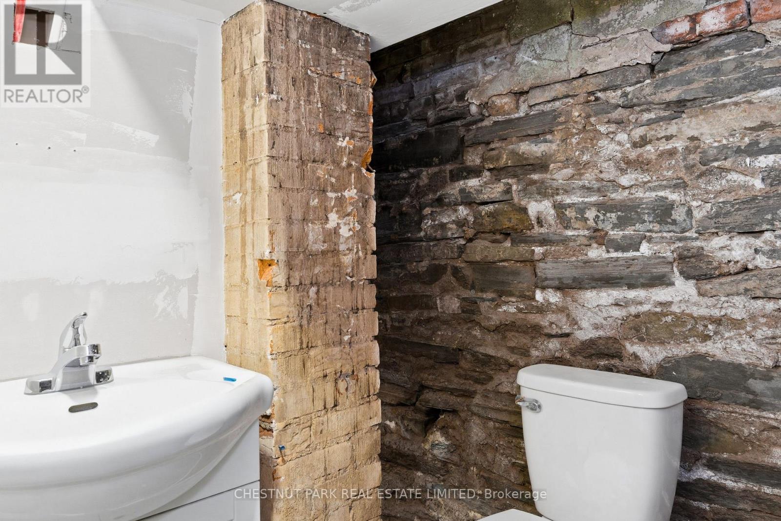 41 Roncesvalles Avenue Property Photo 32
