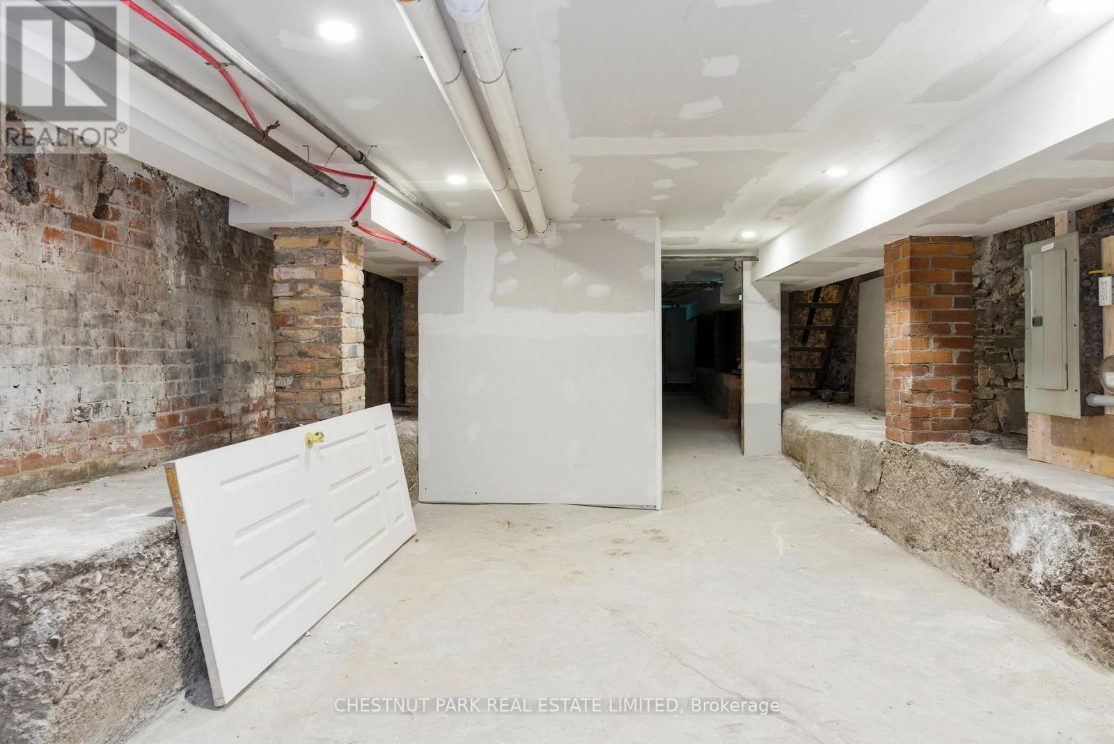 41 Roncesvalles Avenue Property Photo 33