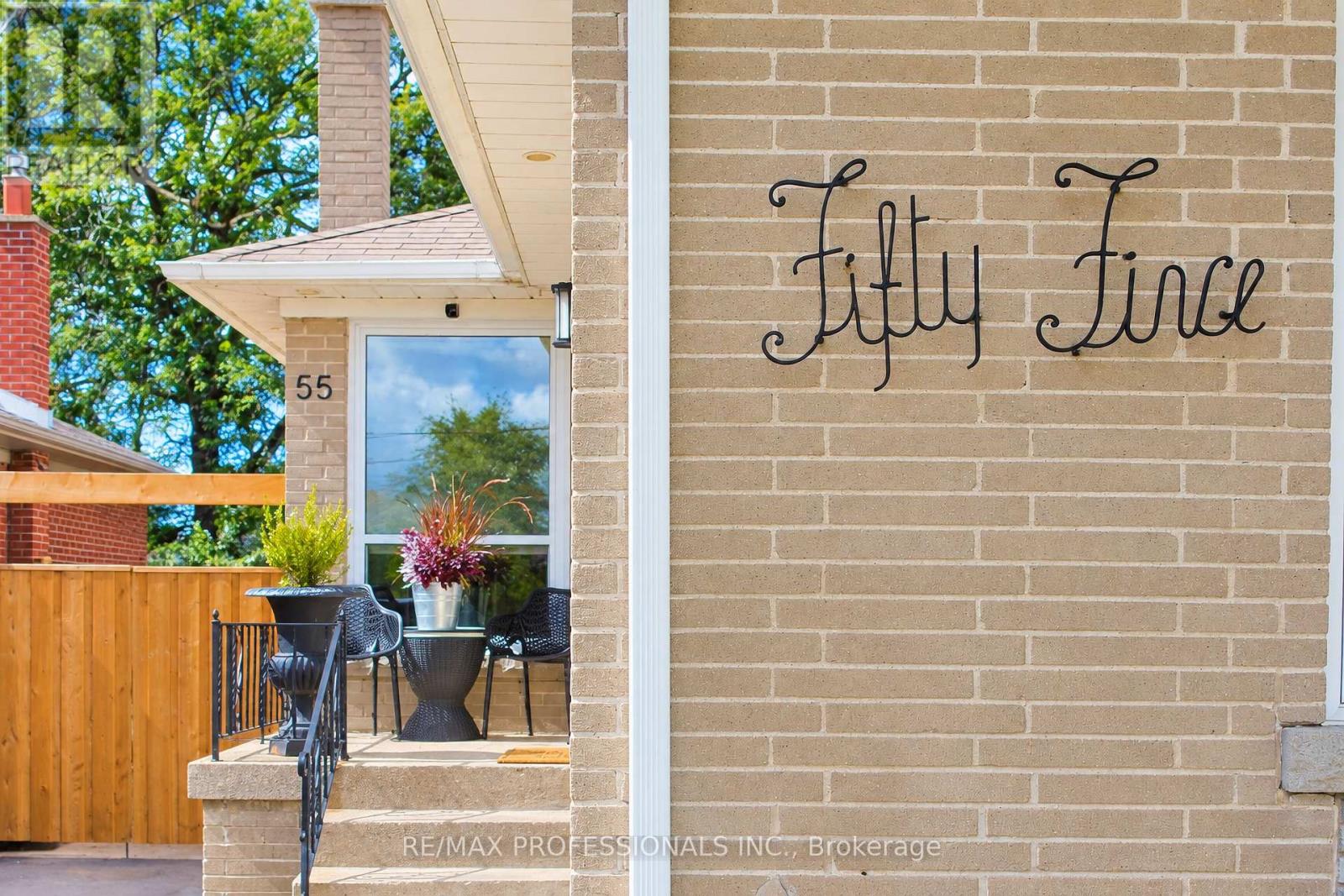 55 Rayside Drive Property Photo 1