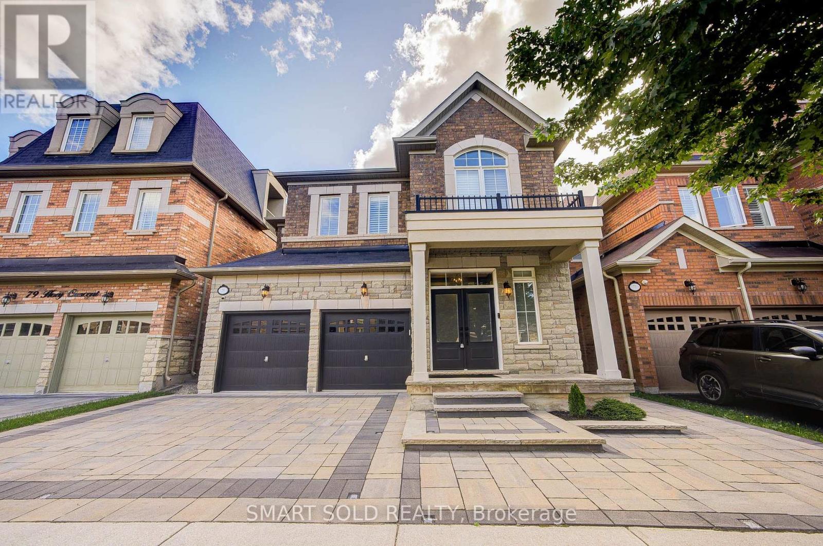 75 Hoey Crescent Property Photo 1