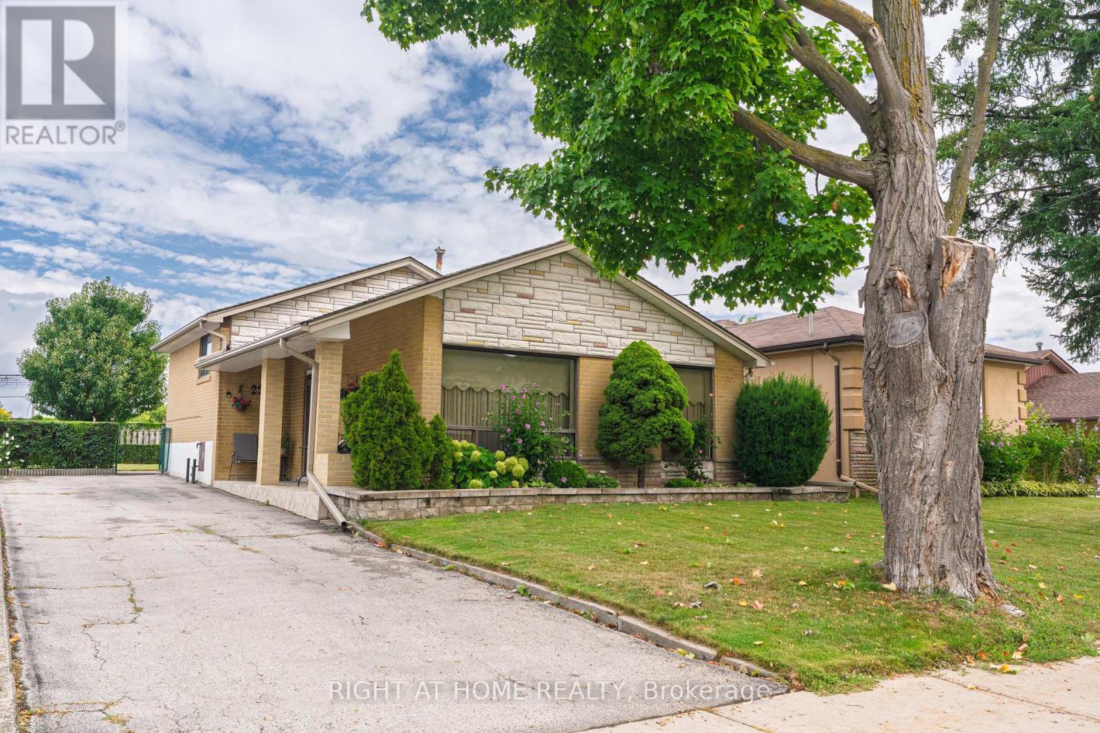 22 MONTERREY DRIVE