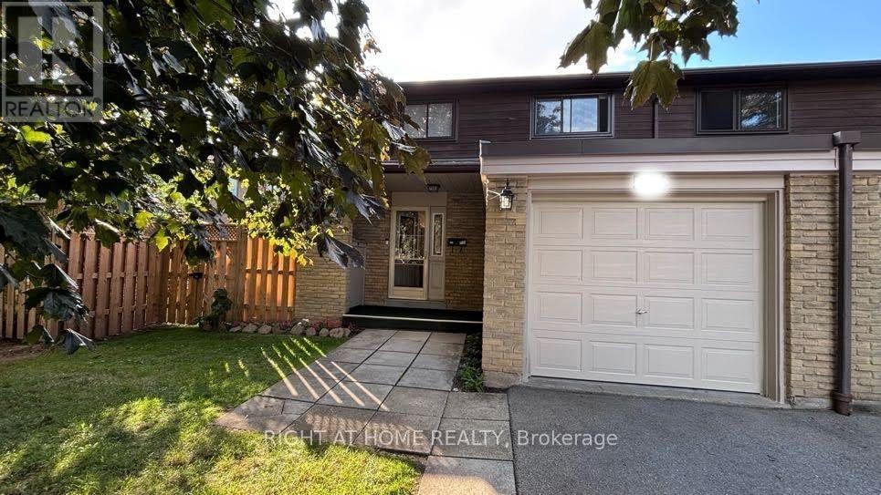 584 Forestwood Crescent Property Photo 3
