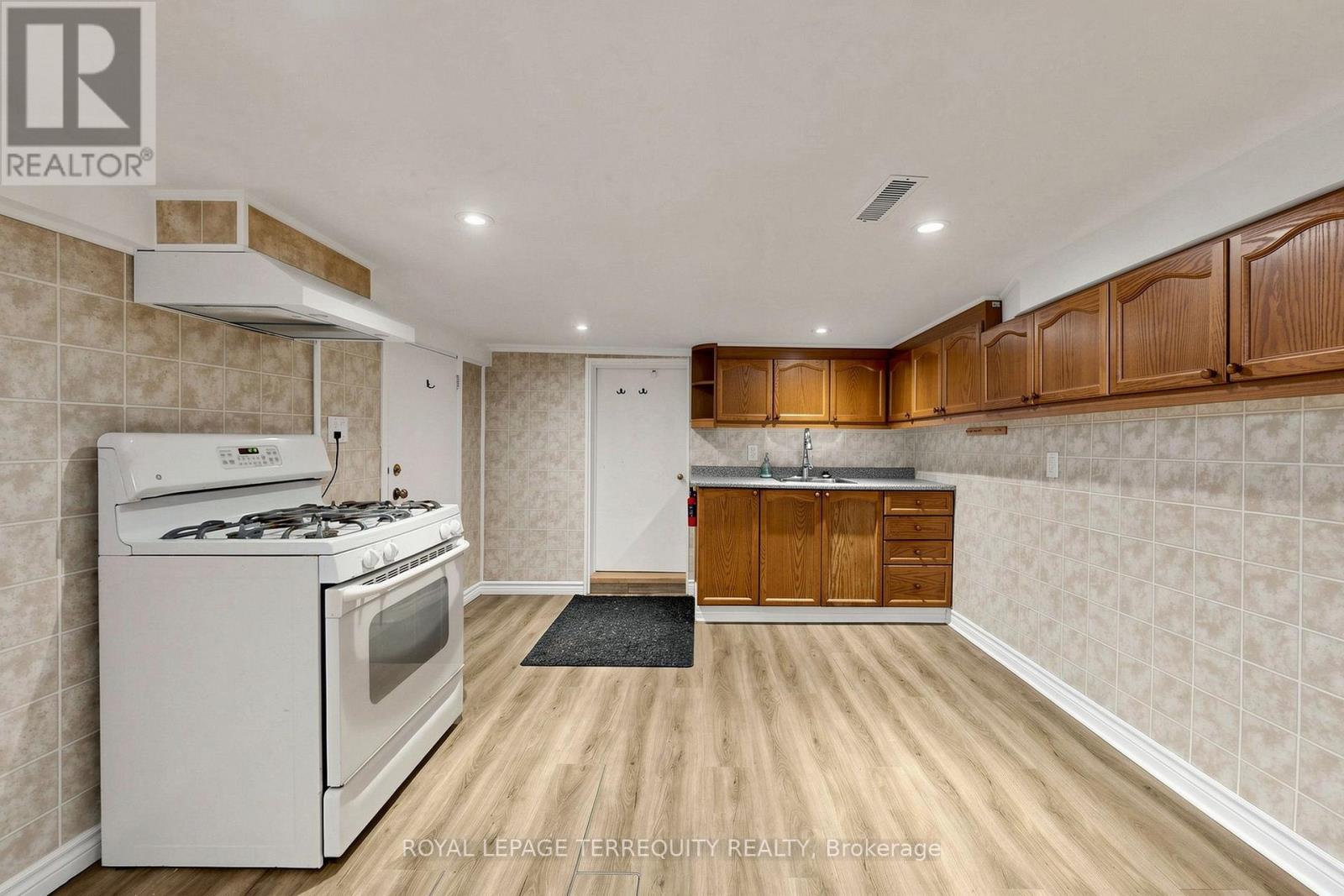 Bsmt - 150 Osler Street Property Photo 5