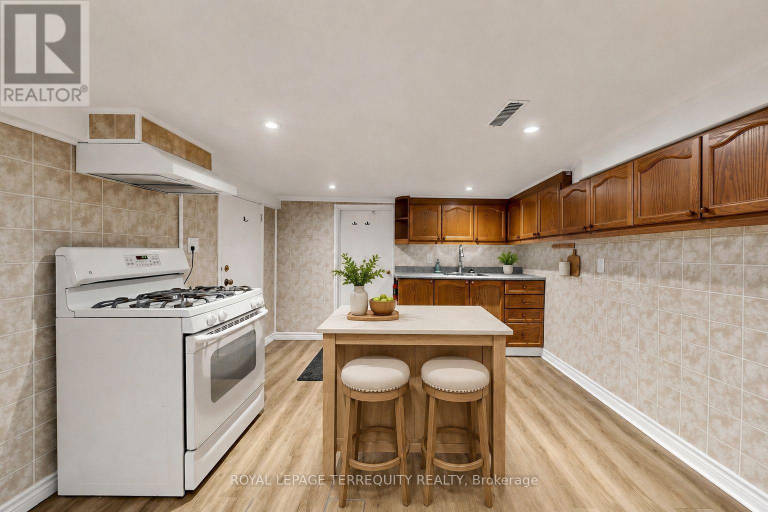 Bsmt - 150 Osler Street Property Photo 6