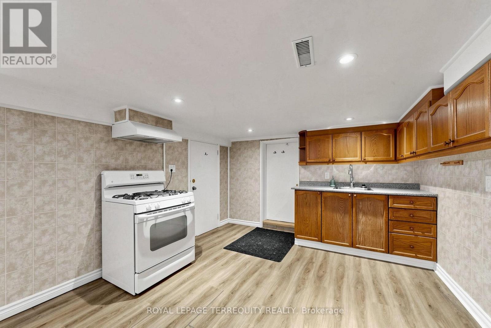 Bsmt - 150 Osler Street Property Photo 7
