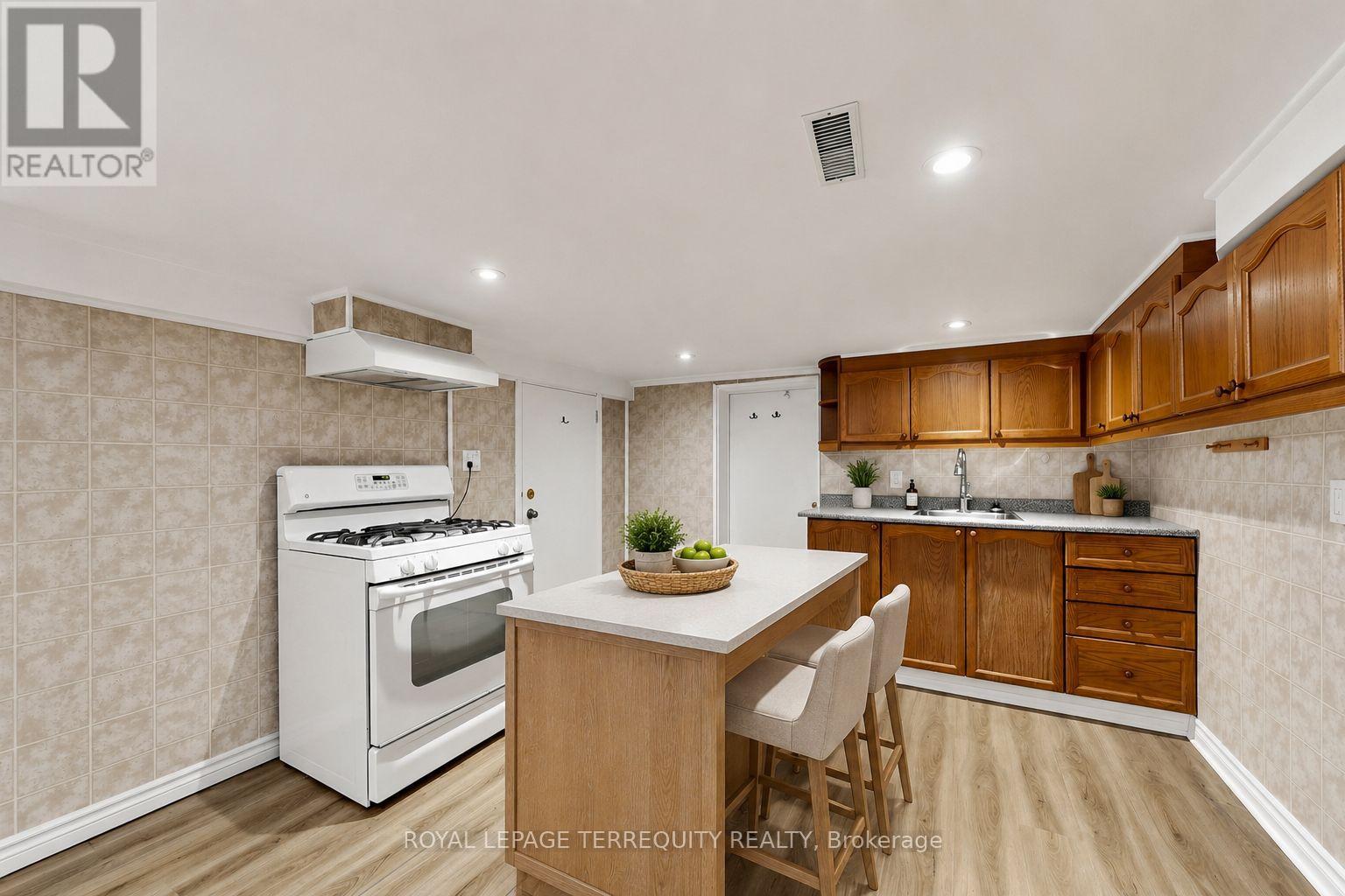 Bsmt - 150 Osler Street Property Photo 8