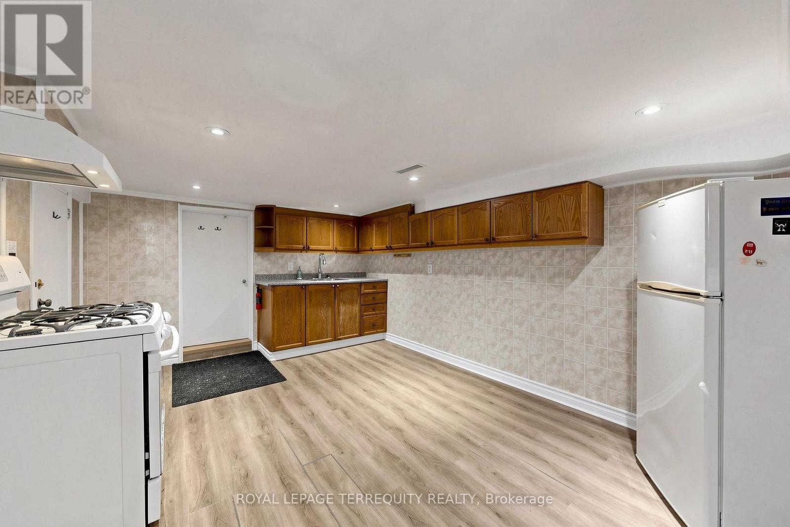 Bsmt - 150 Osler Street Property Photo 11