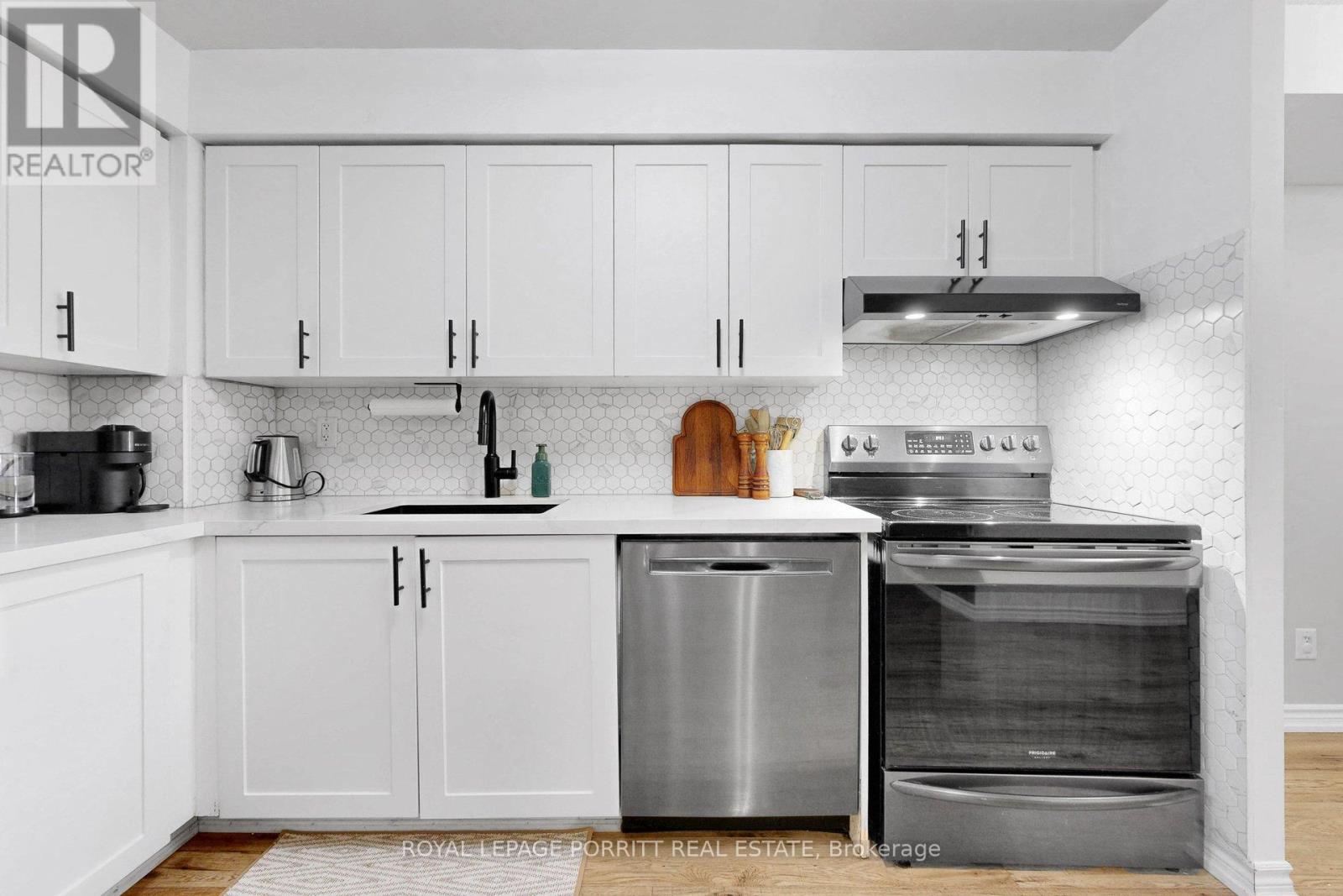 927 - 3888 DUKE OF YORK BOULEVARD Property Photo 1