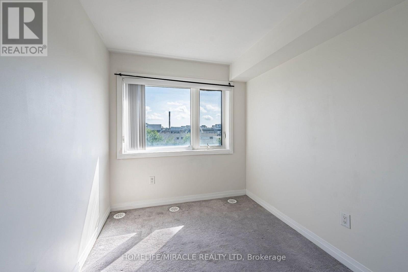 8 - 161 William Duncan Road Property Photo 25