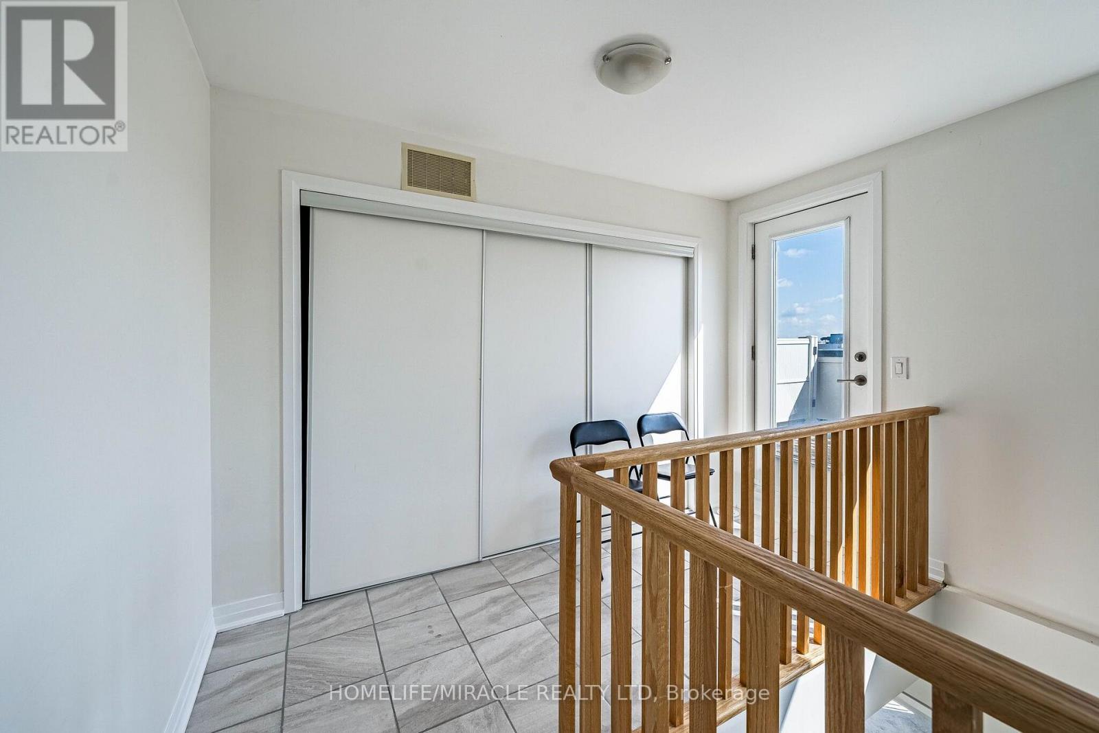 8 - 161 William Duncan Road Property Photo 29