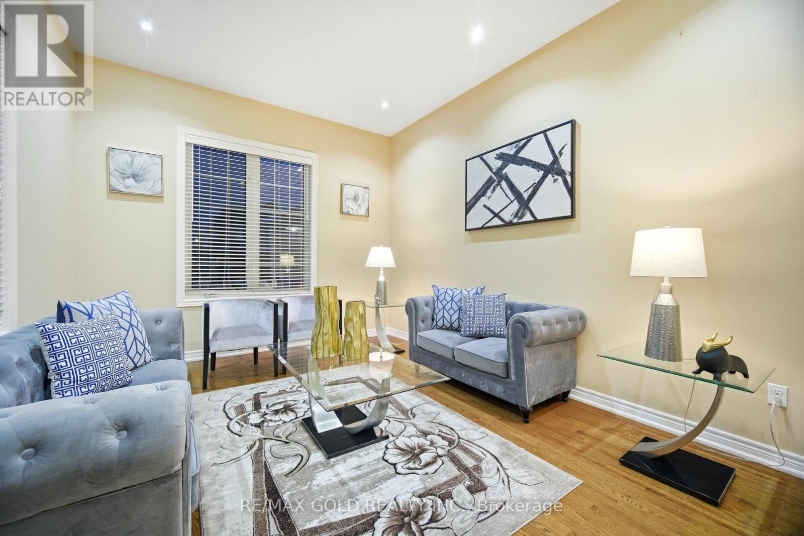 26 Drummondville Drive Property Photo 4