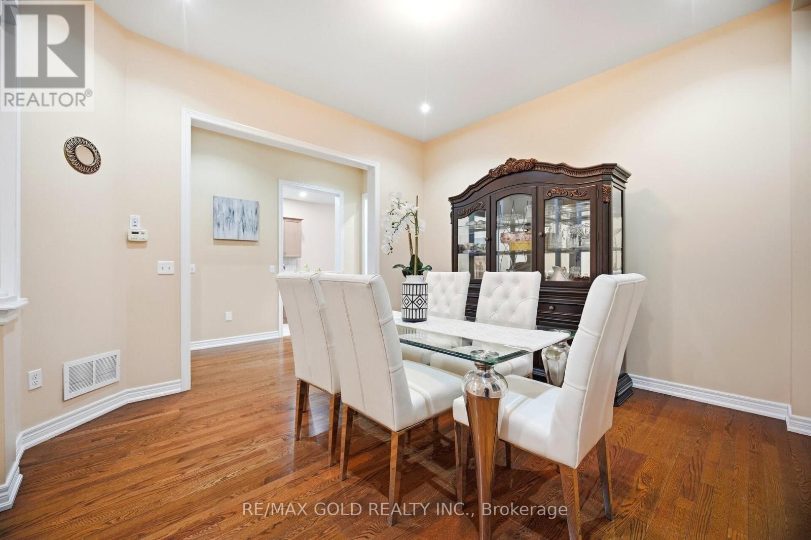 26 Drummondville Drive Property Photo 6