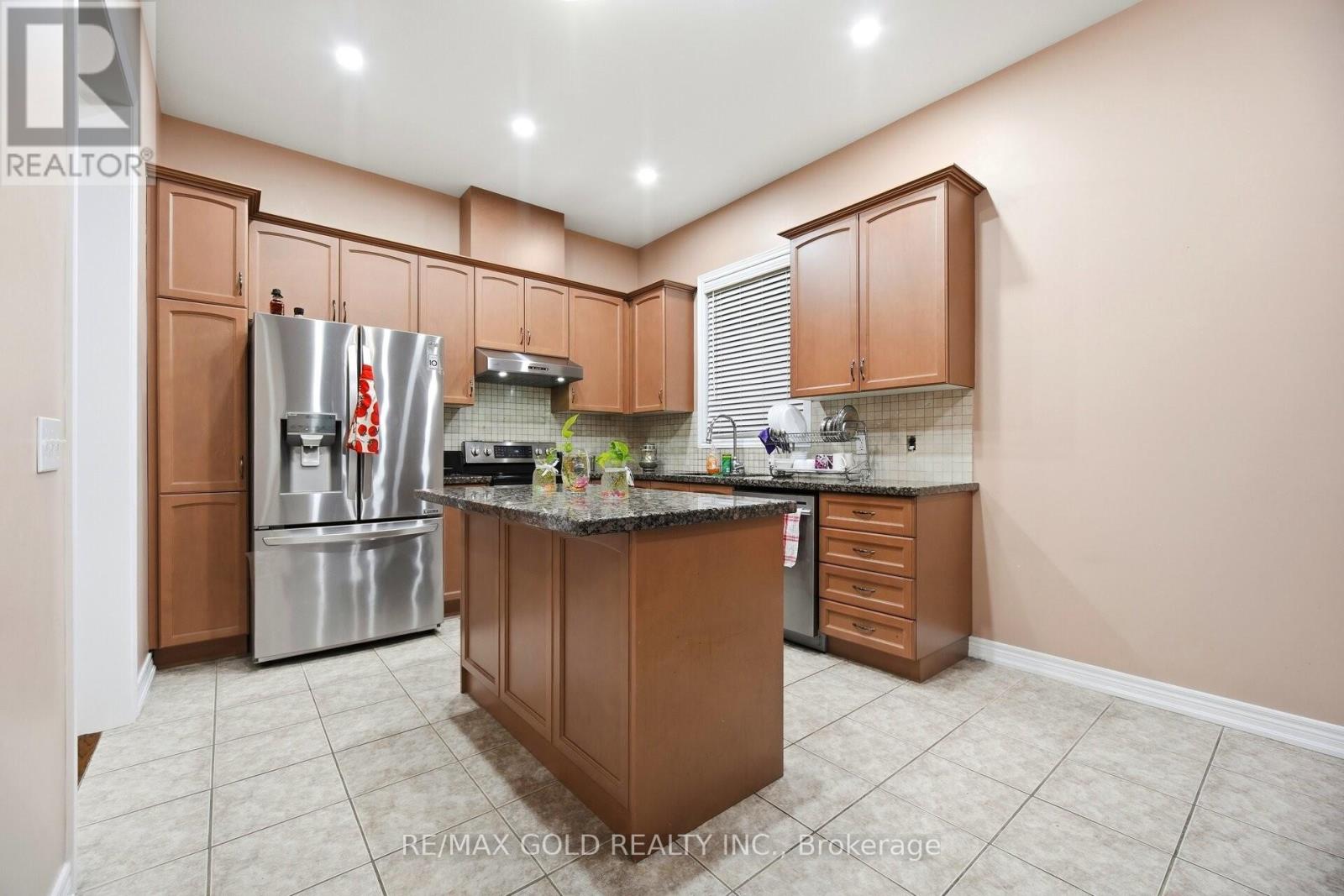 26 Drummondville Drive Property Photo 8