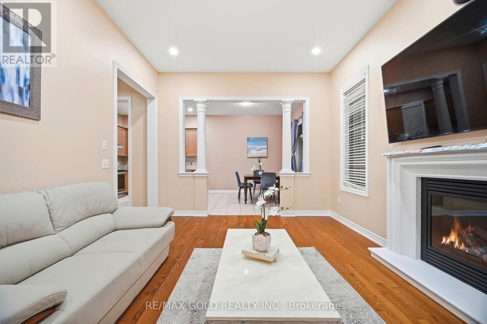 26 Drummondville Drive Property Photo 12
