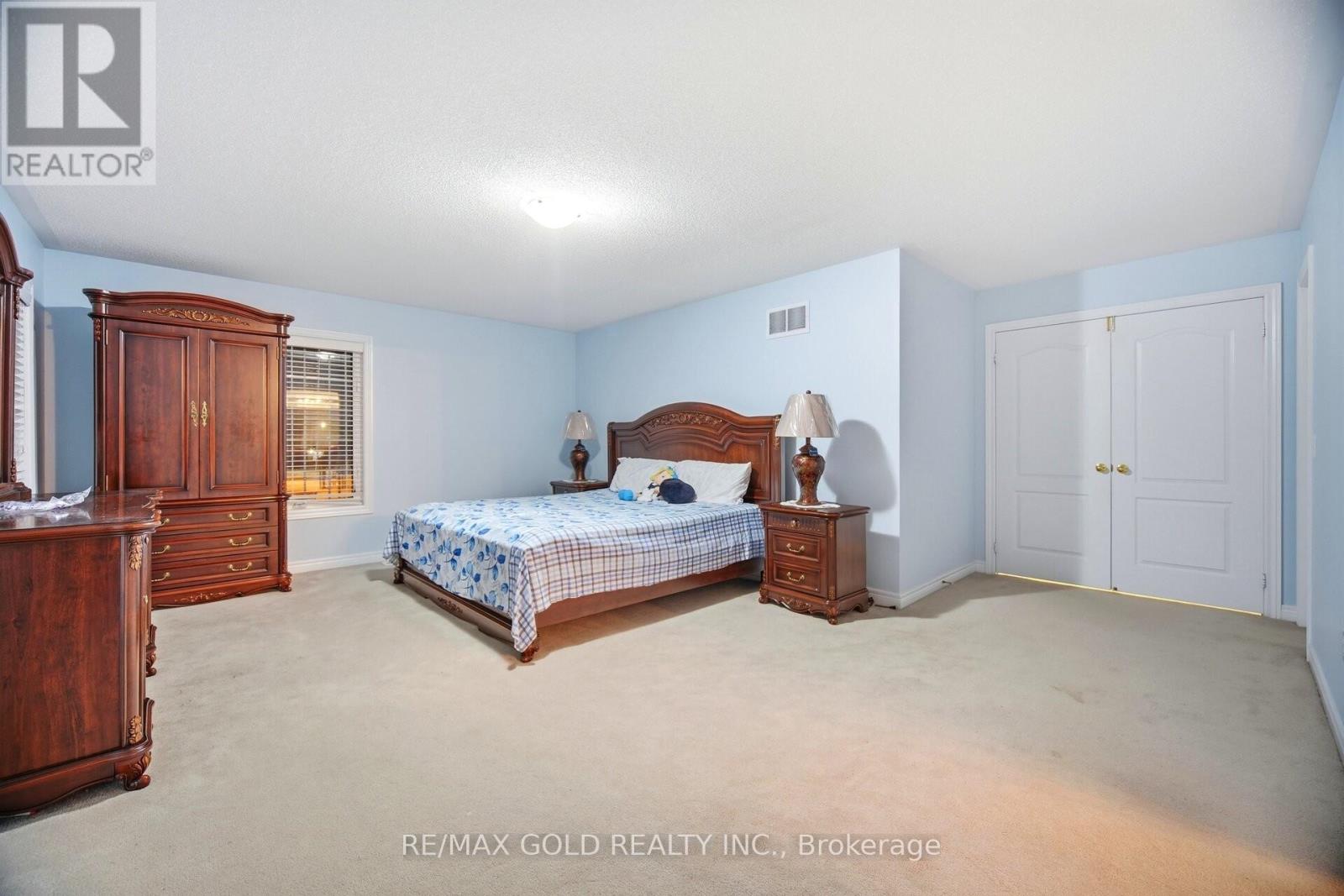 26 Drummondville Drive Property Photo 15