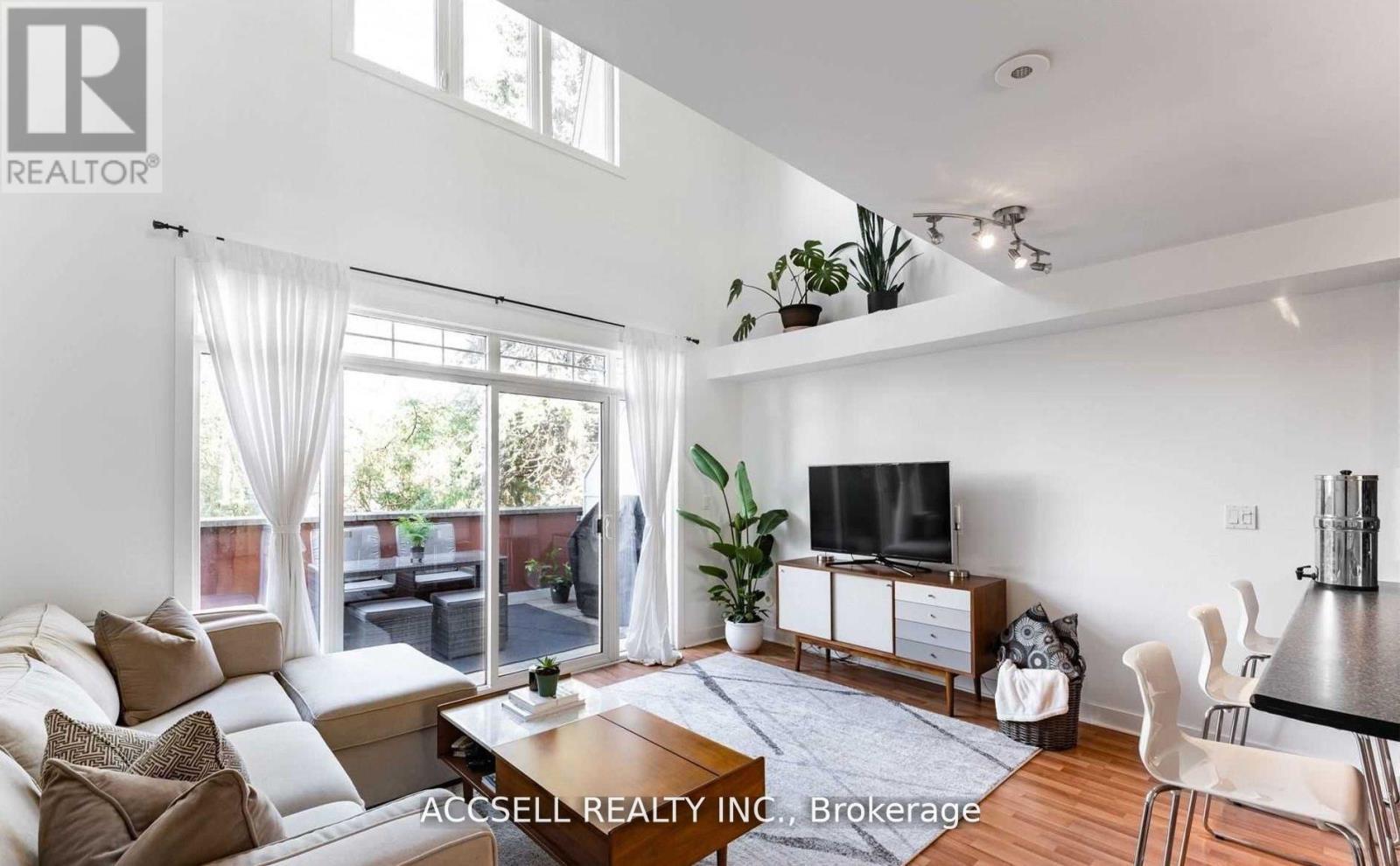 229 - 3400 Lake Shore Boulevard W Property Photo 3