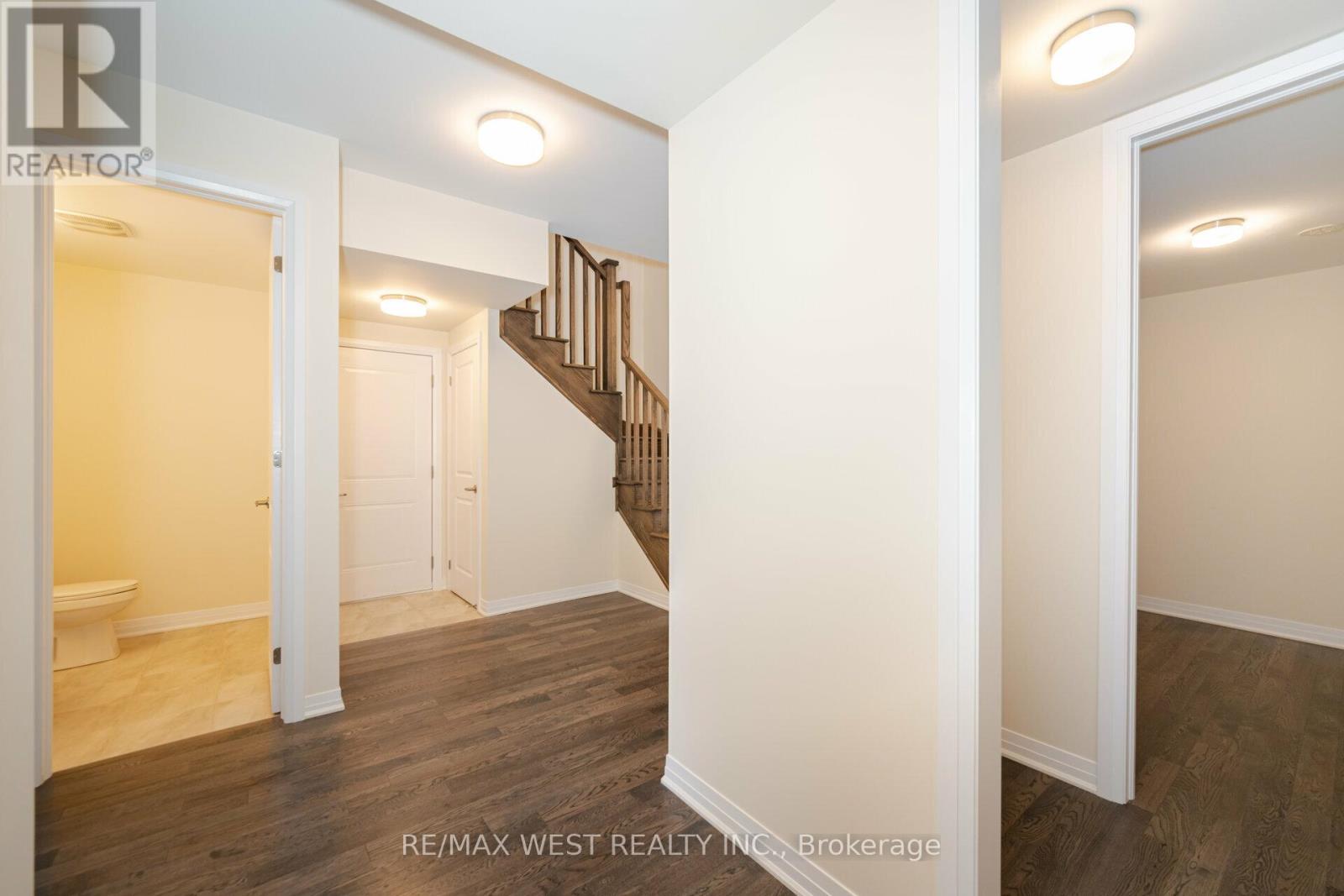 120 Settlers Road E Property Photo 5