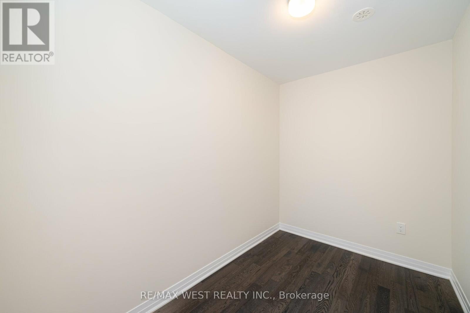 120 Settlers Road E Property Photo 6