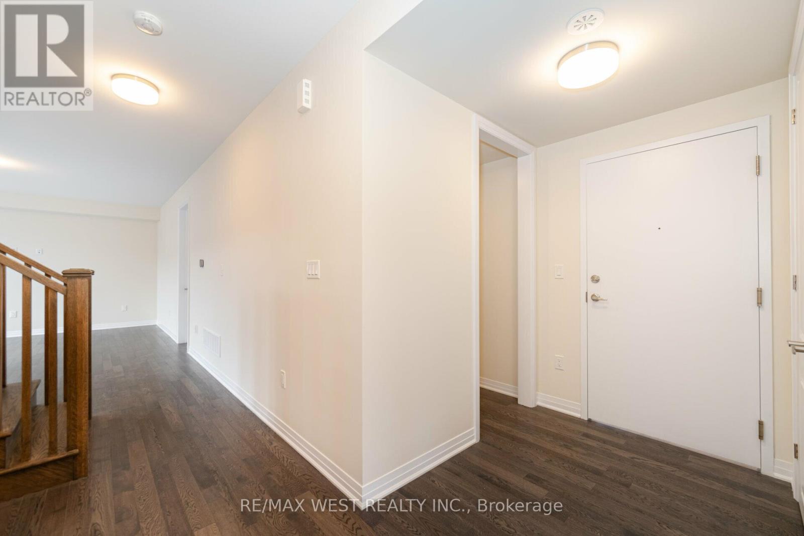 120 Settlers Road E Property Photo 8