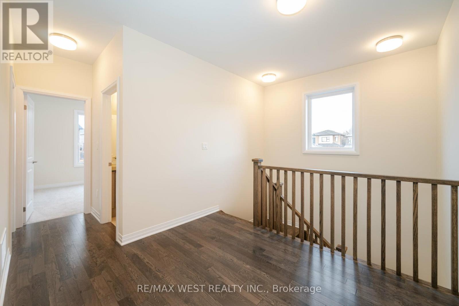 120 Settlers Road E Property Photo 10