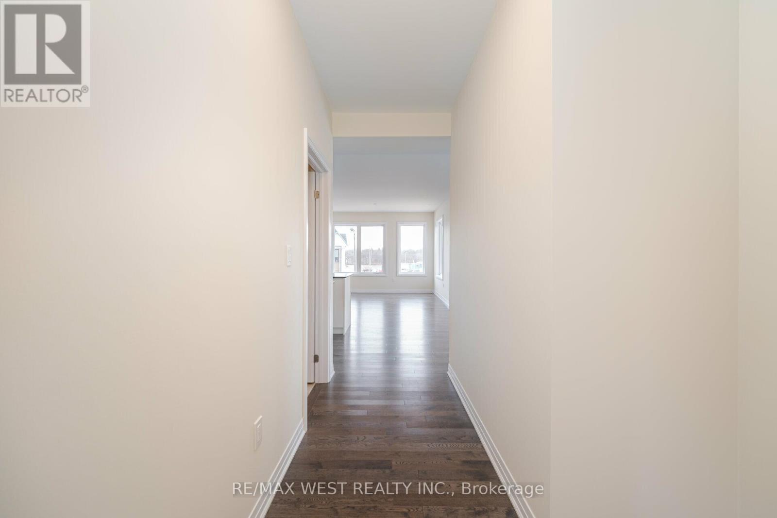 120 Settlers Road E Property Photo 11