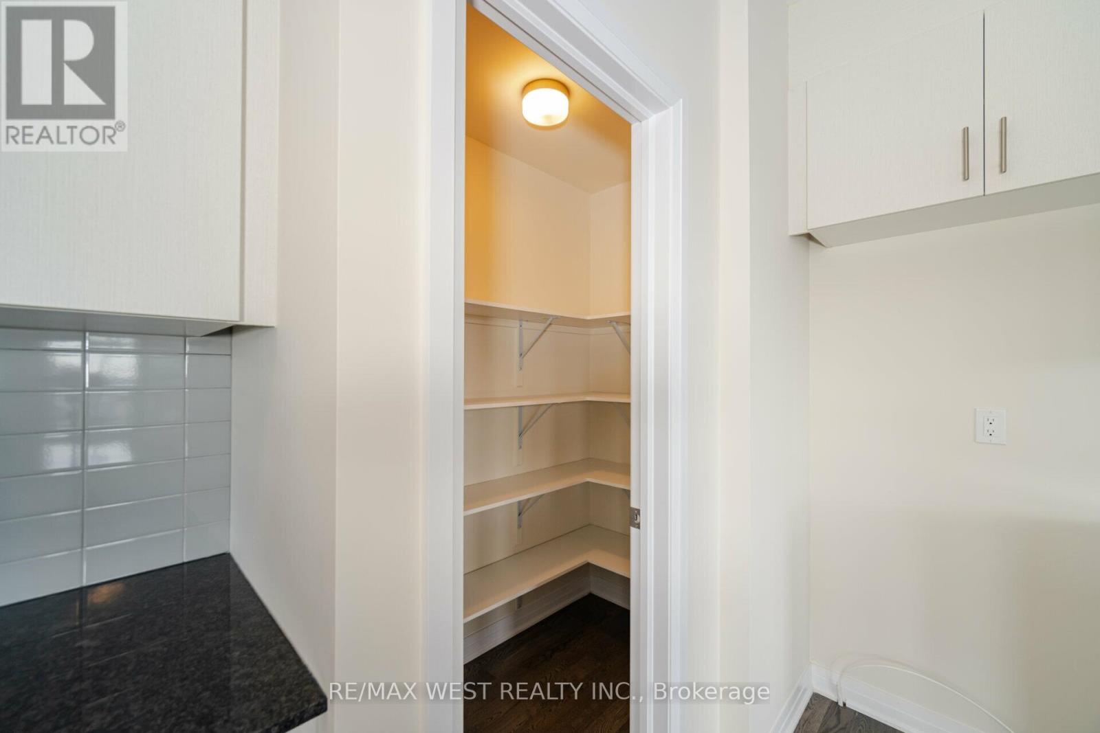 120 Settlers Road E Property Photo 16