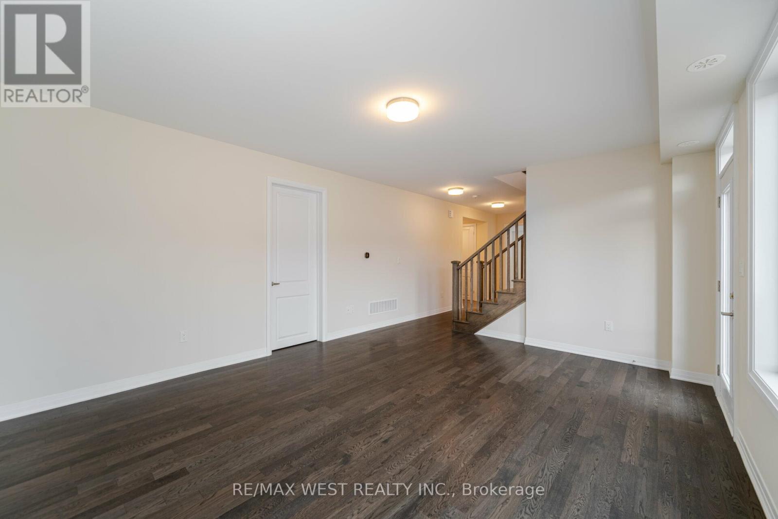 120 Settlers Road E Property Photo 33