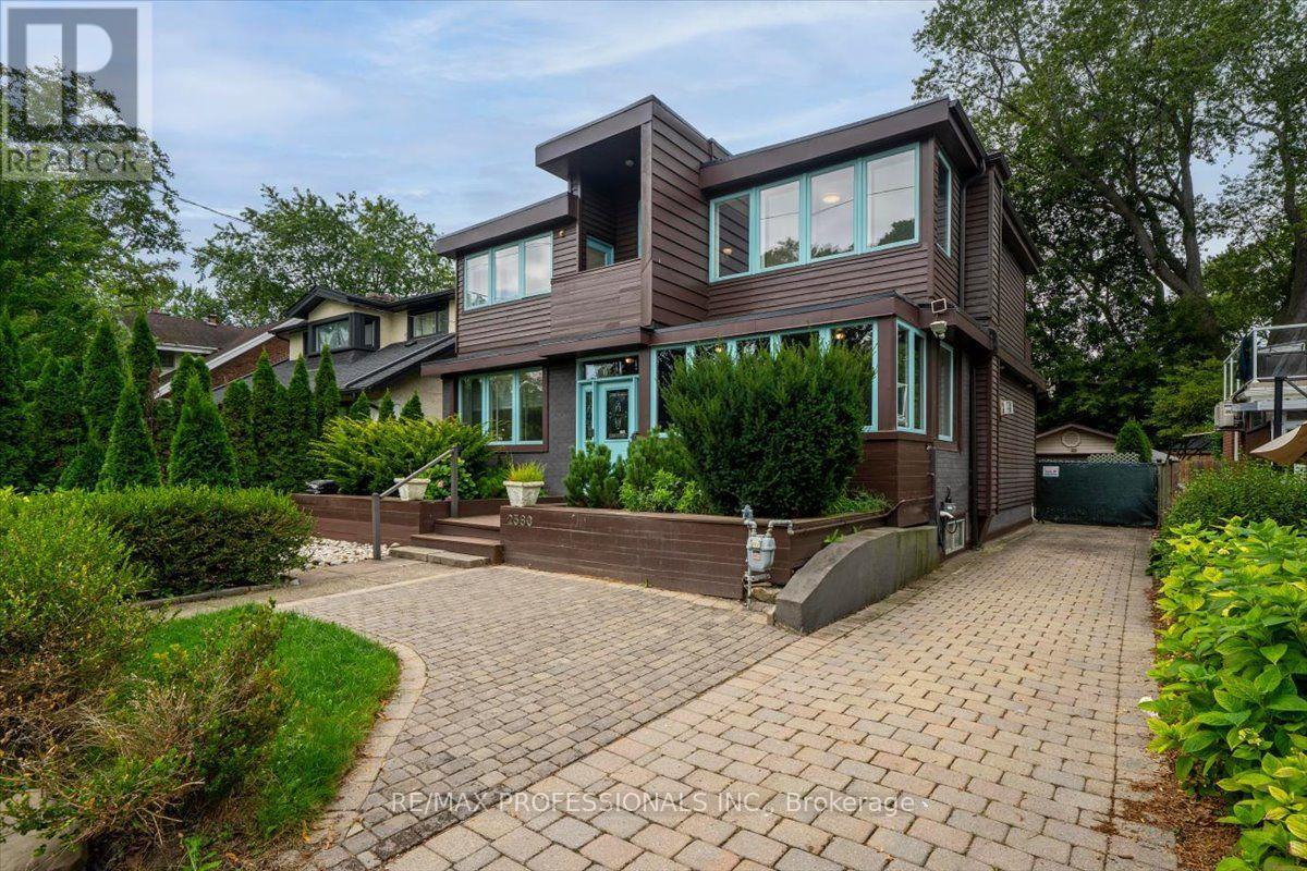 2580 Lake Shore Boulevard W Property Photo 1