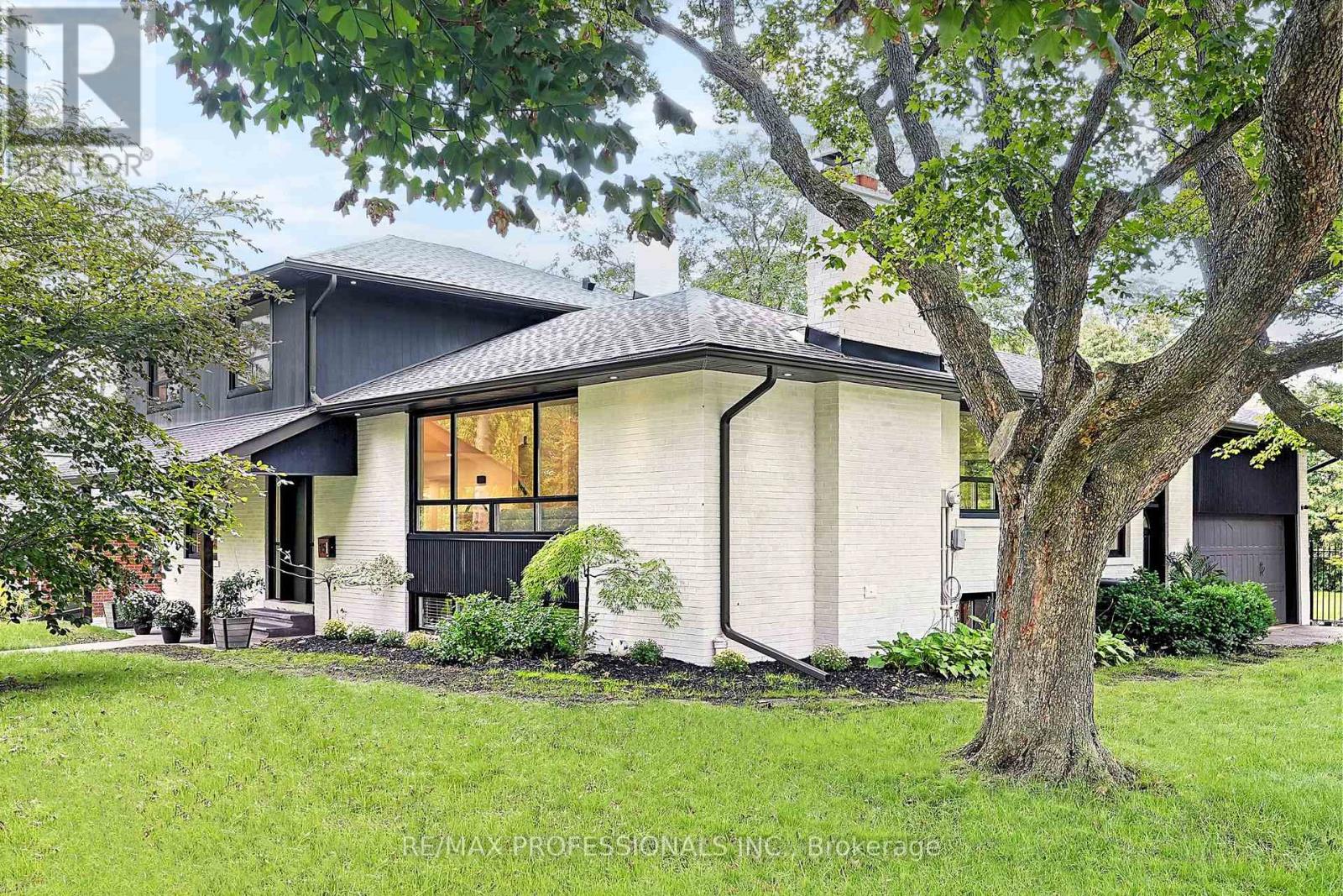15 Bell Royal Court Property Photo 1