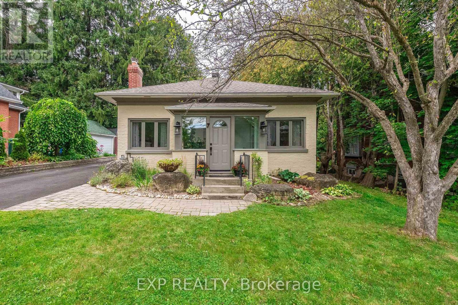 7 Third Avenue Property Photo 4