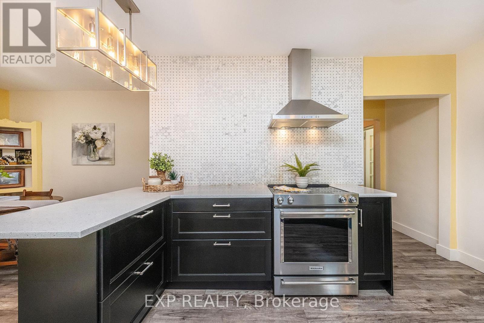 7 Third Avenue Property Photo 25