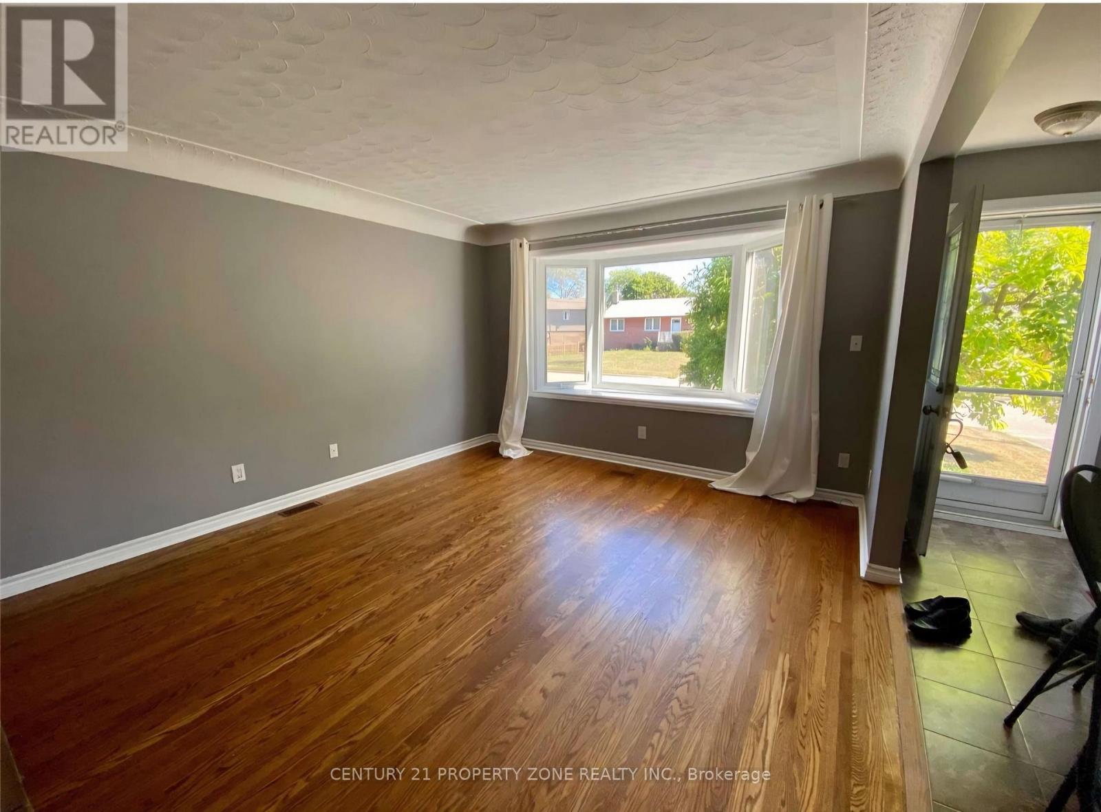 5439 Cornwall Crescent Property Photo 3