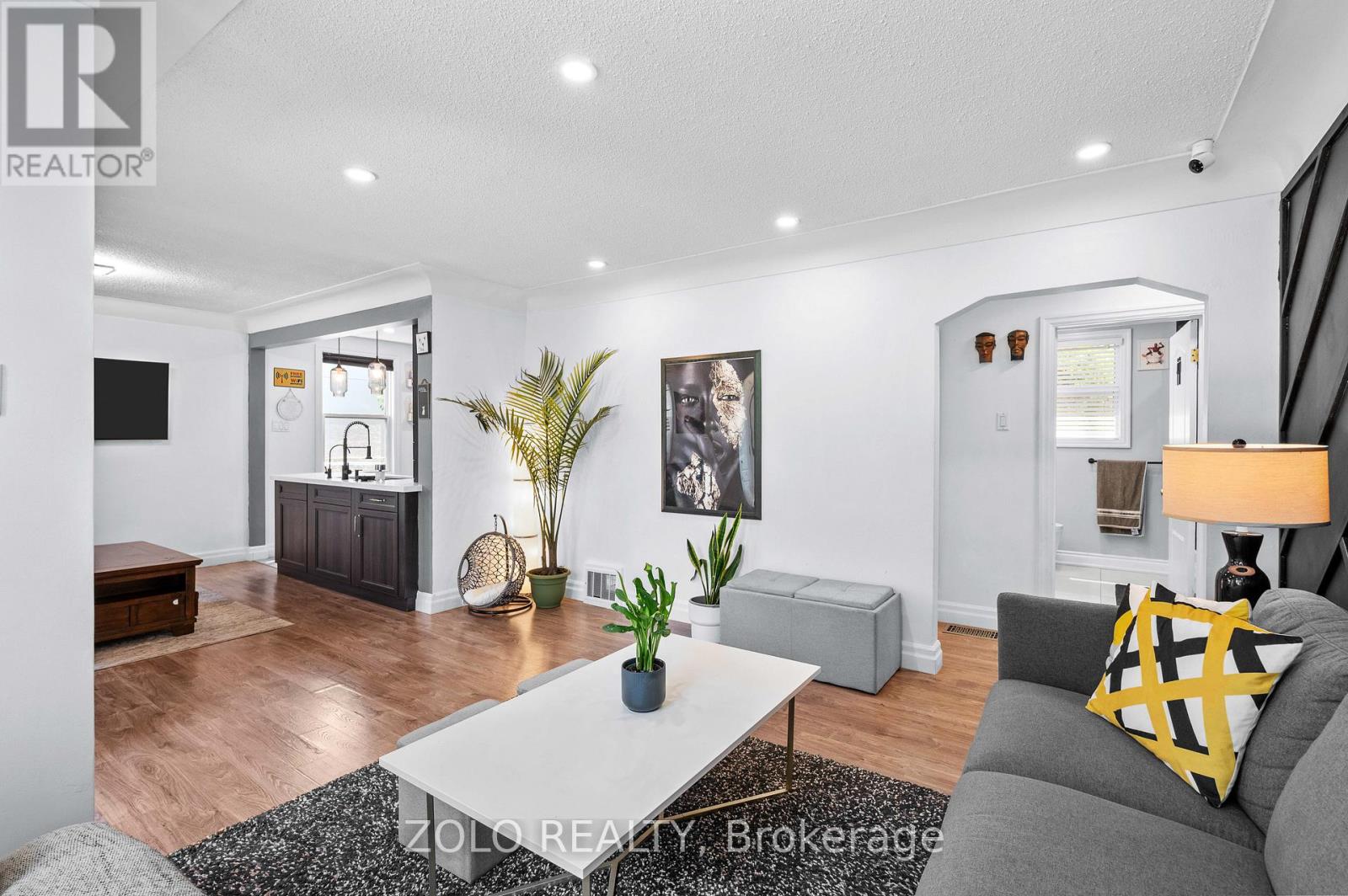 442 Queen Mary Drive Property Photo 6