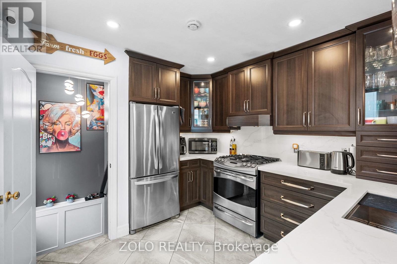 442 Queen Mary Drive Property Photo 11