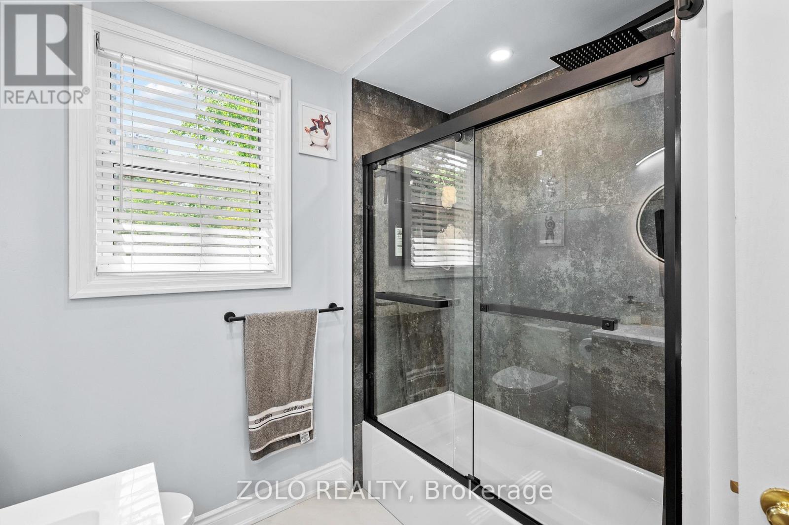 442 Queen Mary Drive Property Photo 21