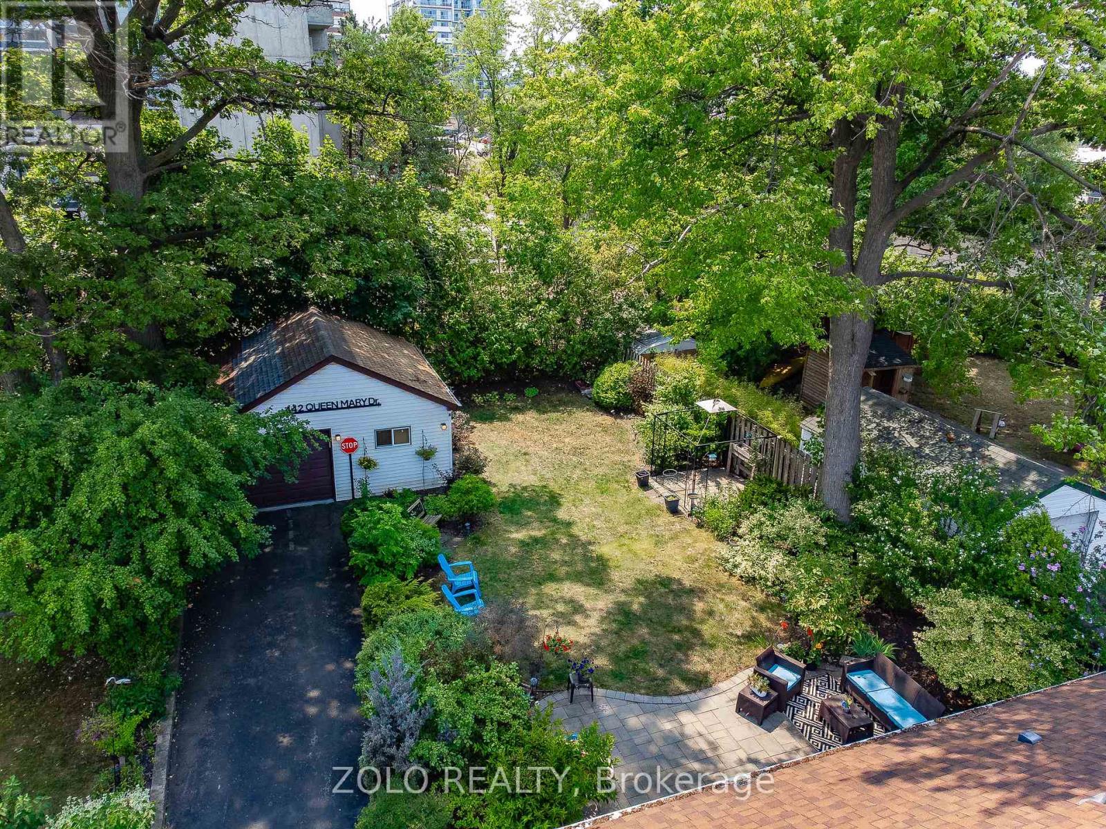 442 Queen Mary Drive Property Photo 31