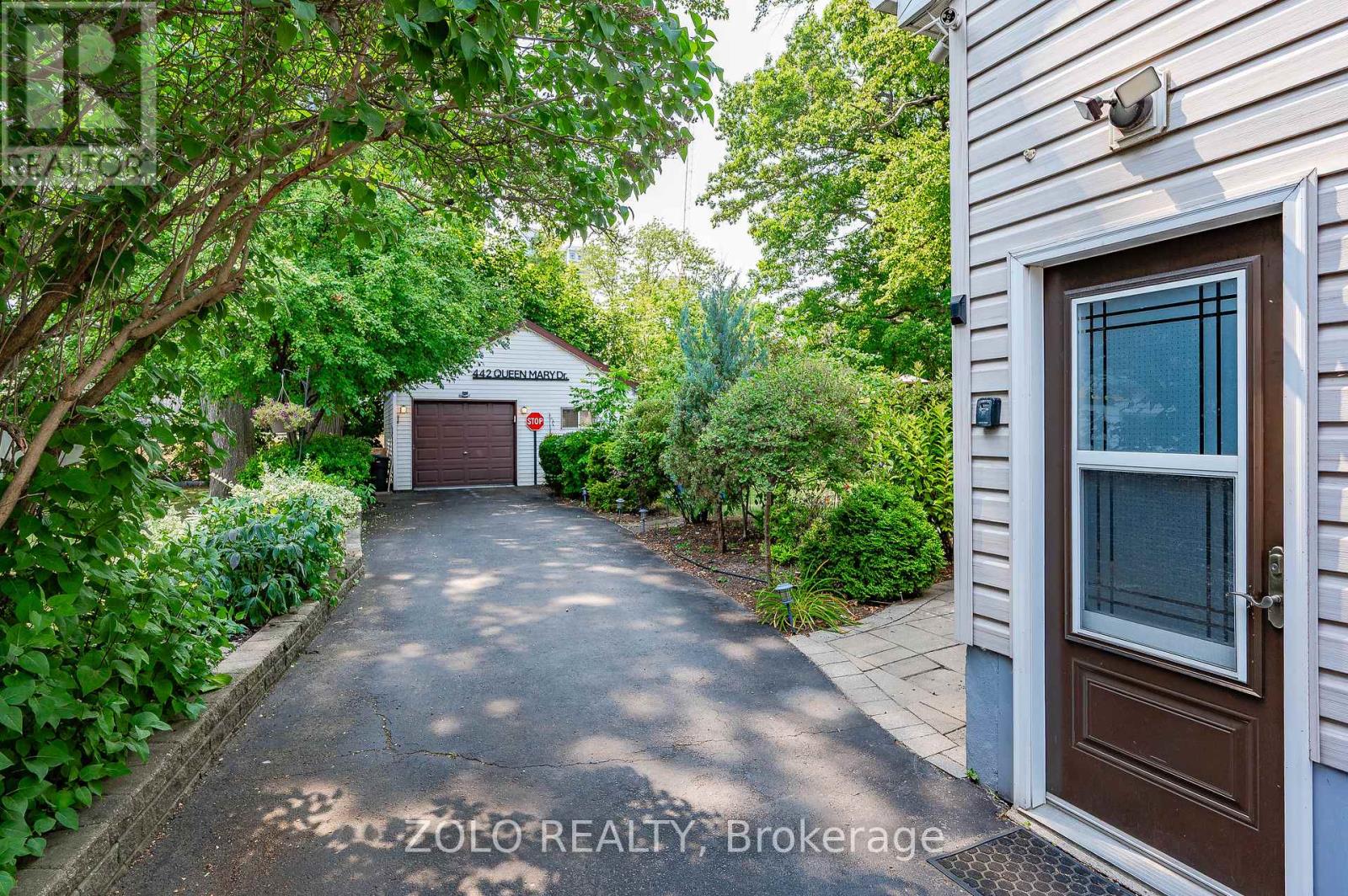 442 Queen Mary Drive Property Photo 35