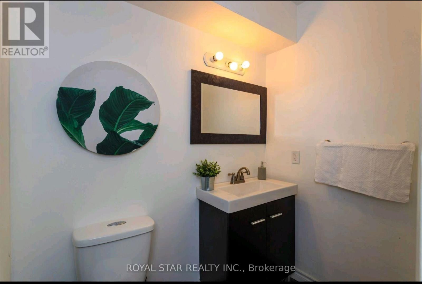 Upper - 19 Ashurst Crescent N Property Photo 6