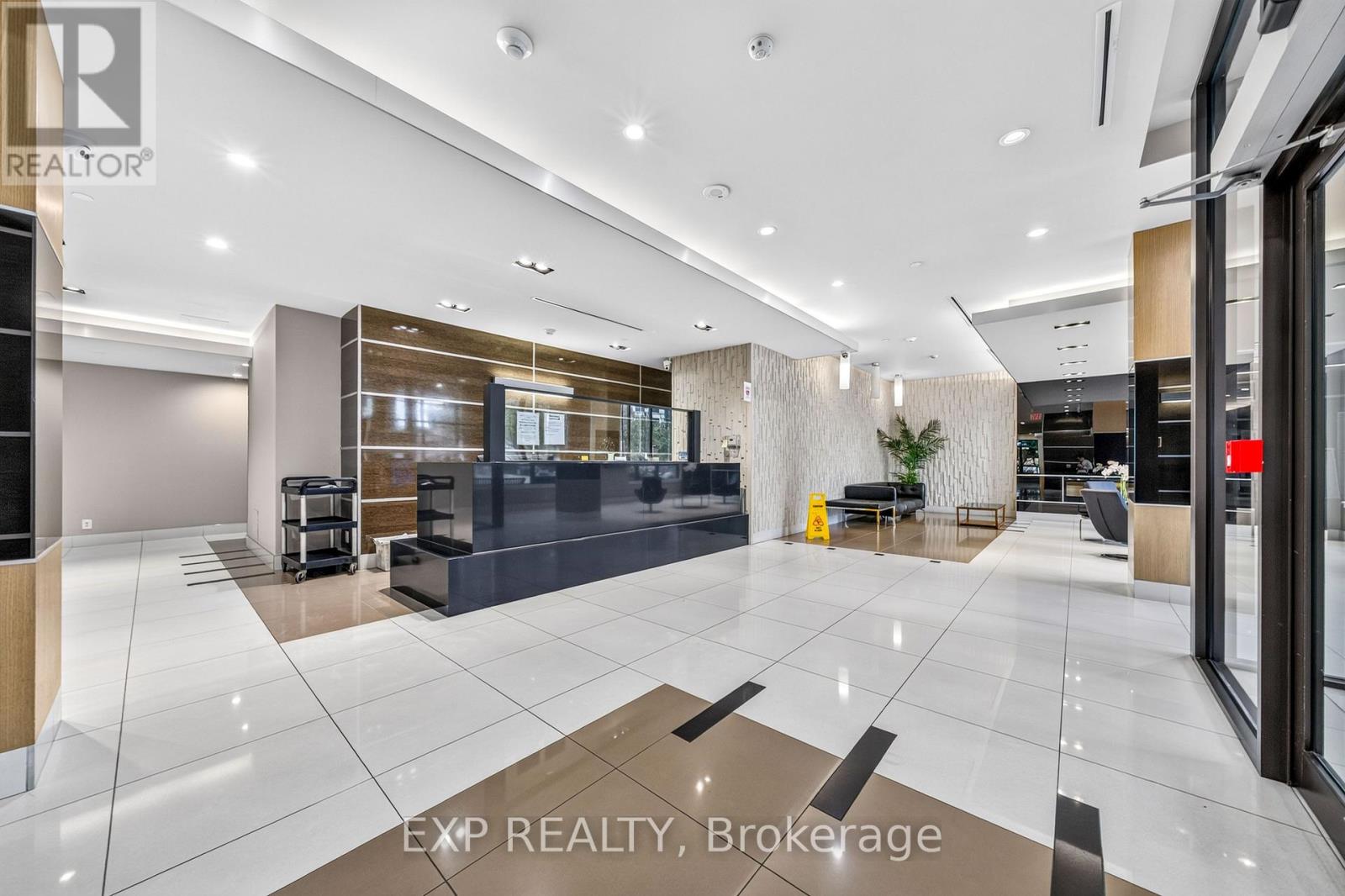 612 - 1 De Boers Drive Property Photo 8