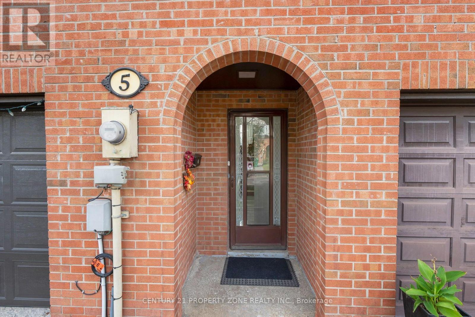 5 Briar Path Property Photo 1