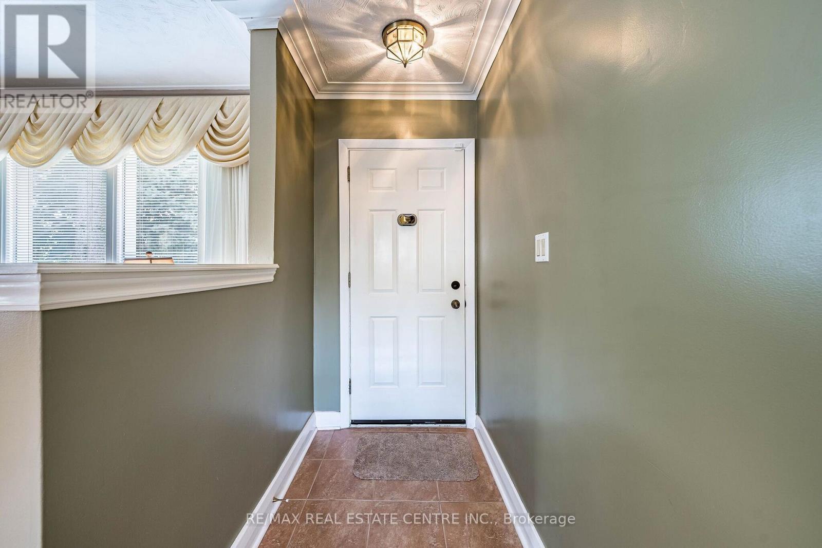 2591 Whaley Drive Property Photo 5