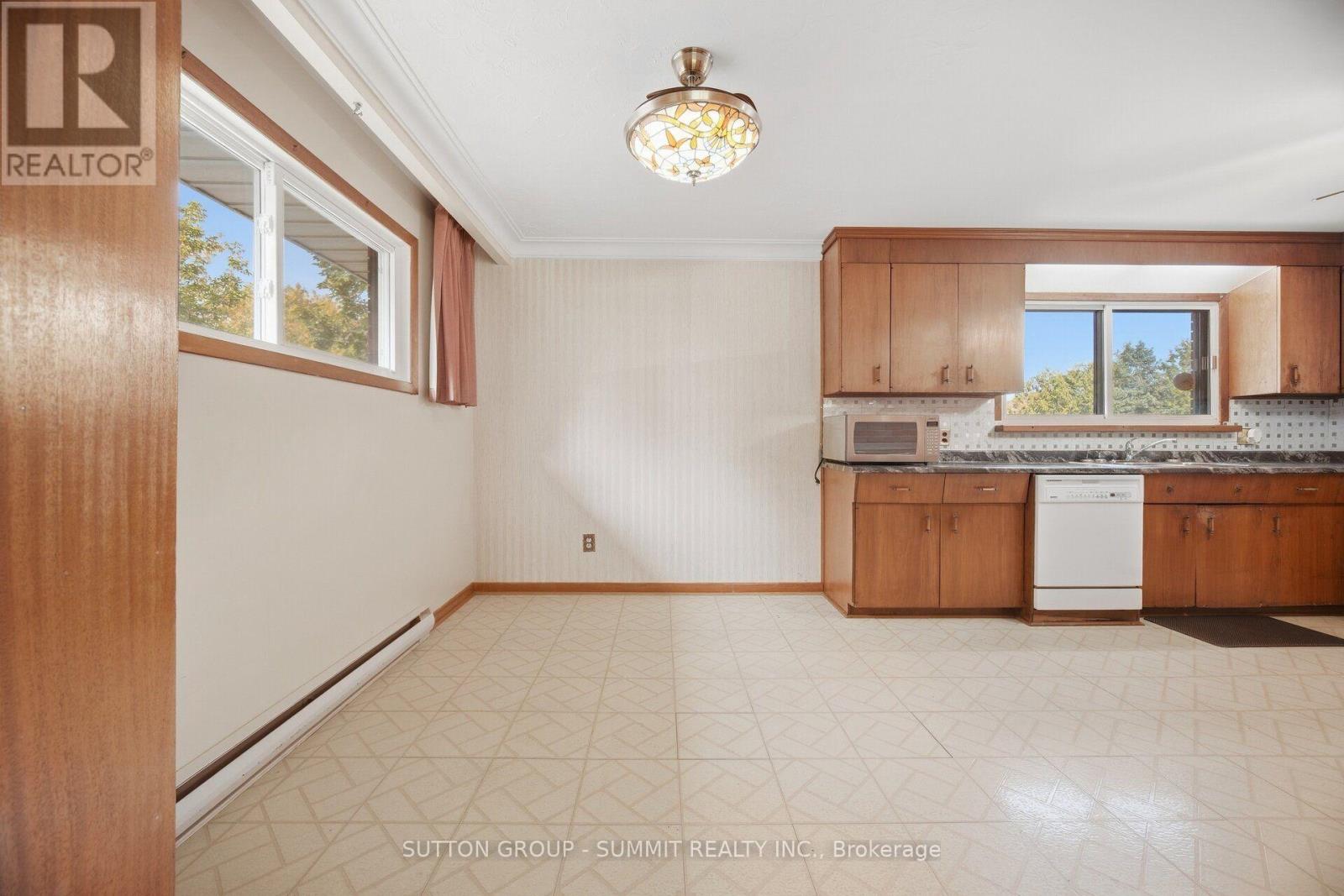 6543 Ninth Line Property Photo 8