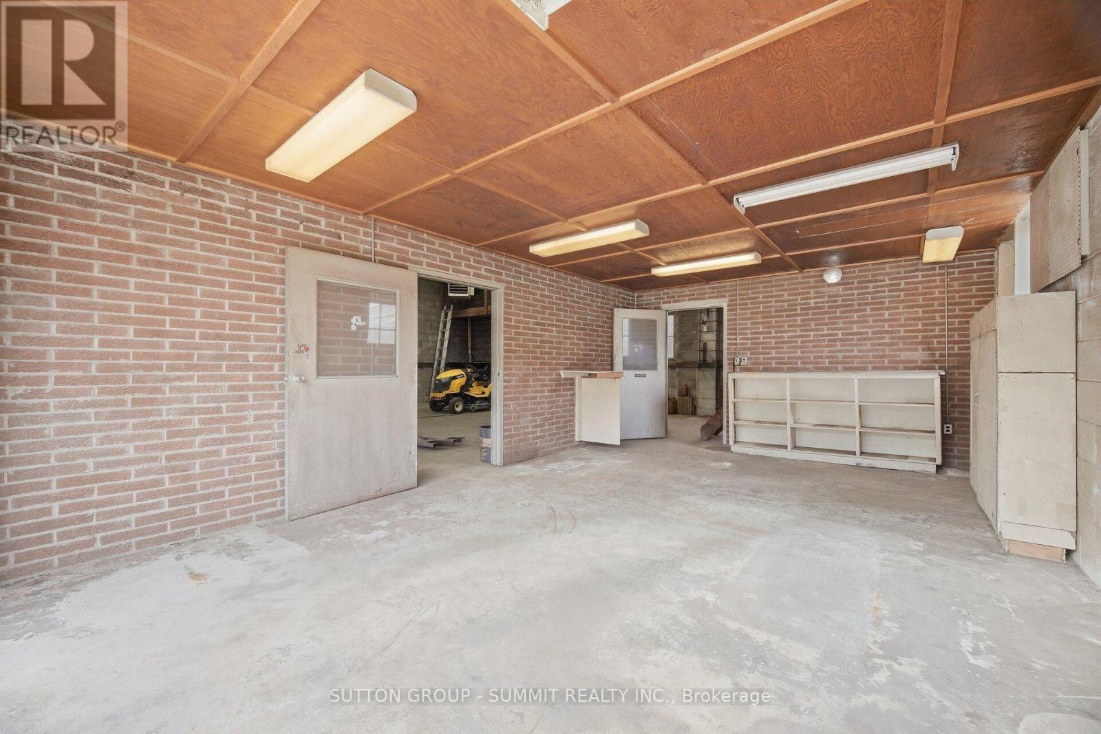 6543 Ninth Line Property Photo 28