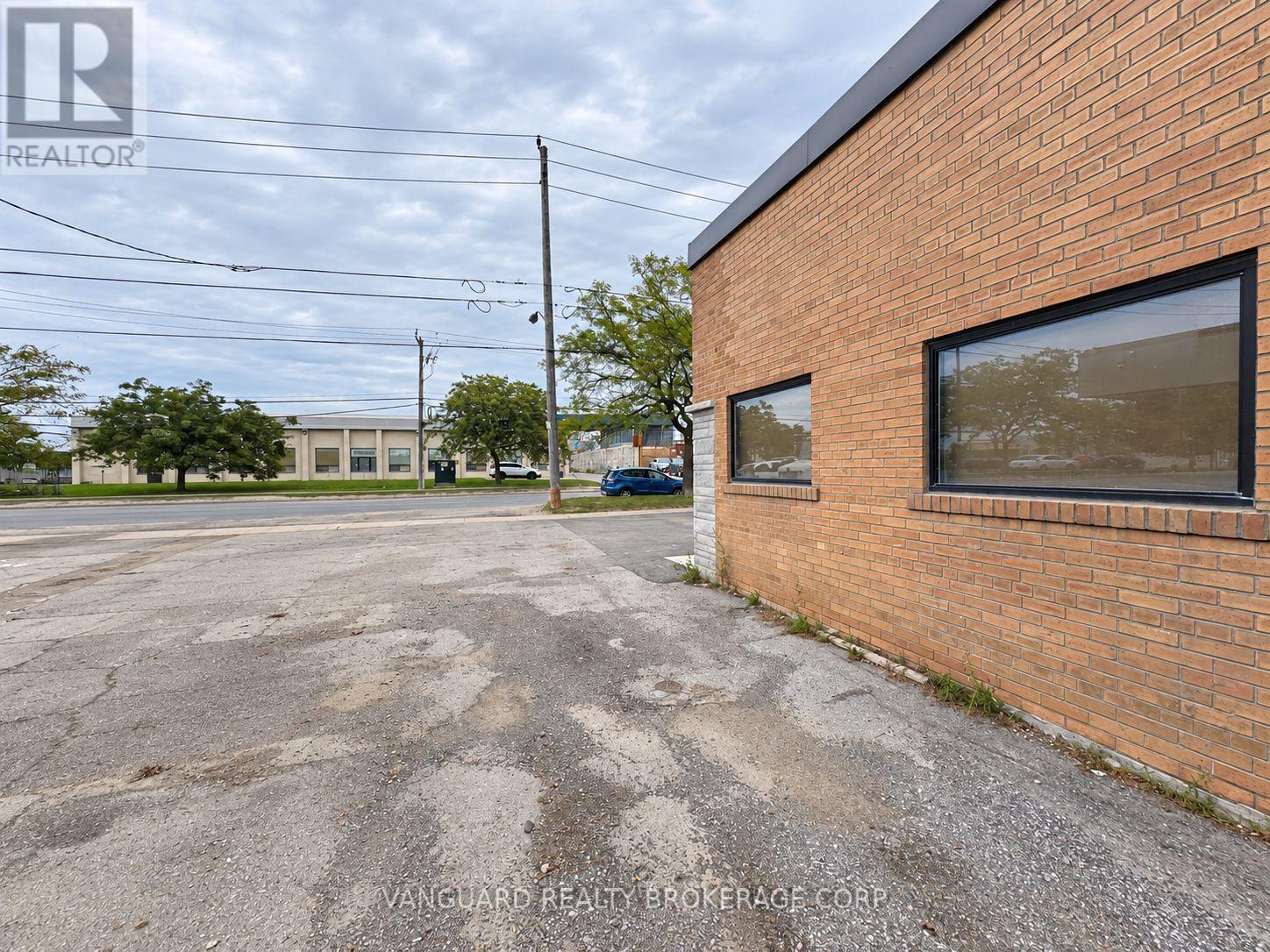 119 Toryork Drive Property Photo 2