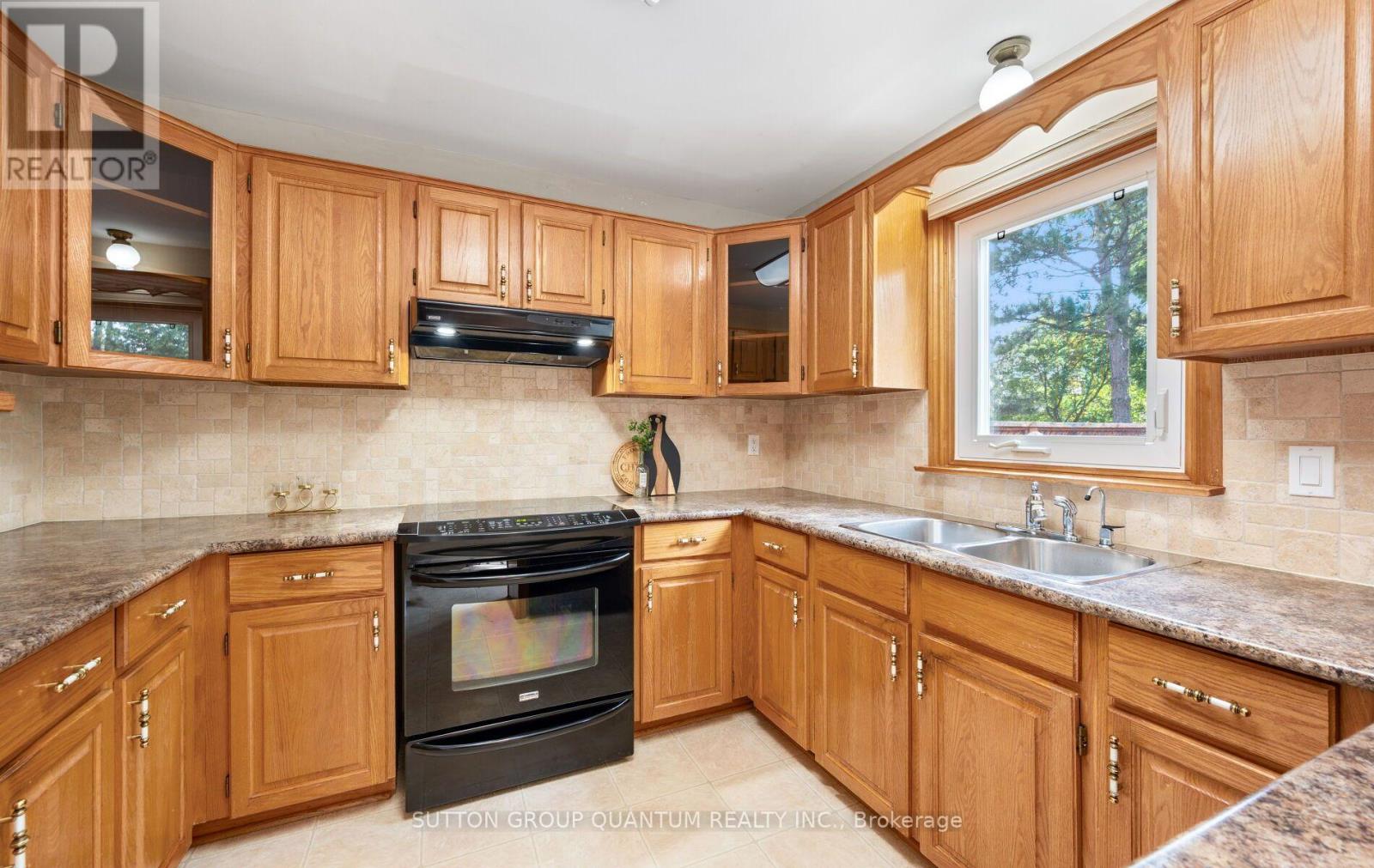1896 Stoneybrook Court Property Photo 12