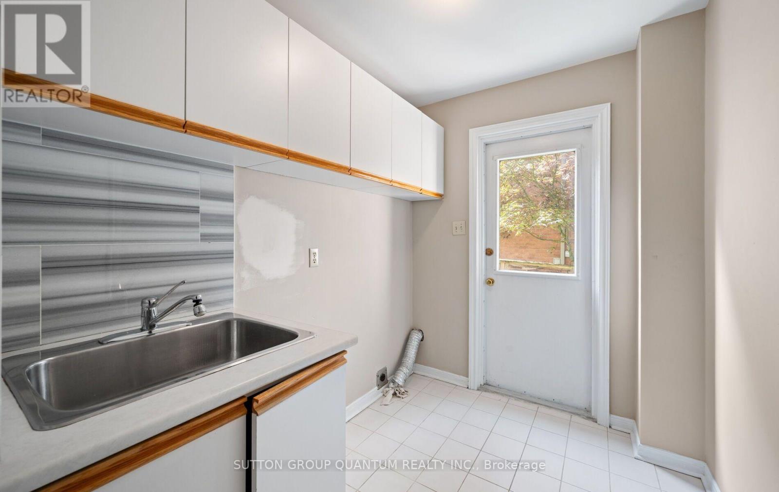 1896 Stoneybrook Court Property Photo 19