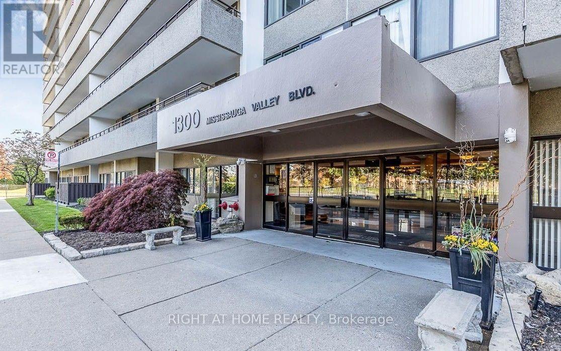 305 - 1300 MISSISSAUGA VALLEY BOULEVARD Property Photo 1
