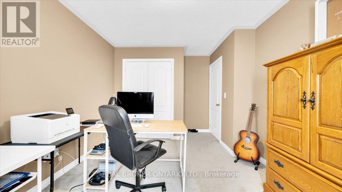 636 Serafini Crescent Property Photo 32